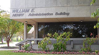 [photo, William E. Henry Administration Building, Bowie State University, Bowie, Maryland]