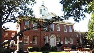 [photo, Talbot County Courthouse, 11 North Washington St., Easton, Maryland]