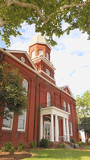 [photo, Worcester County Courthouse, One West Market St., Snow Hill, Maryland]