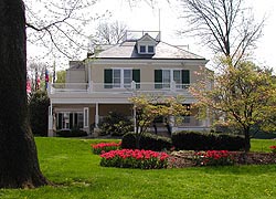 [photo, City Hall, 31 South Summit Ave., Gaithersburg, Maryland]